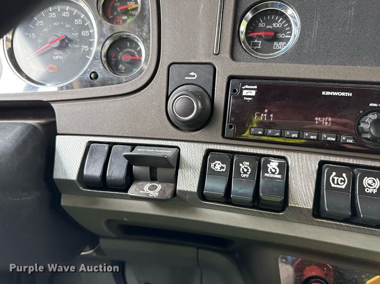 image for item YA0503 2019 Kenworth  T680 semi truck