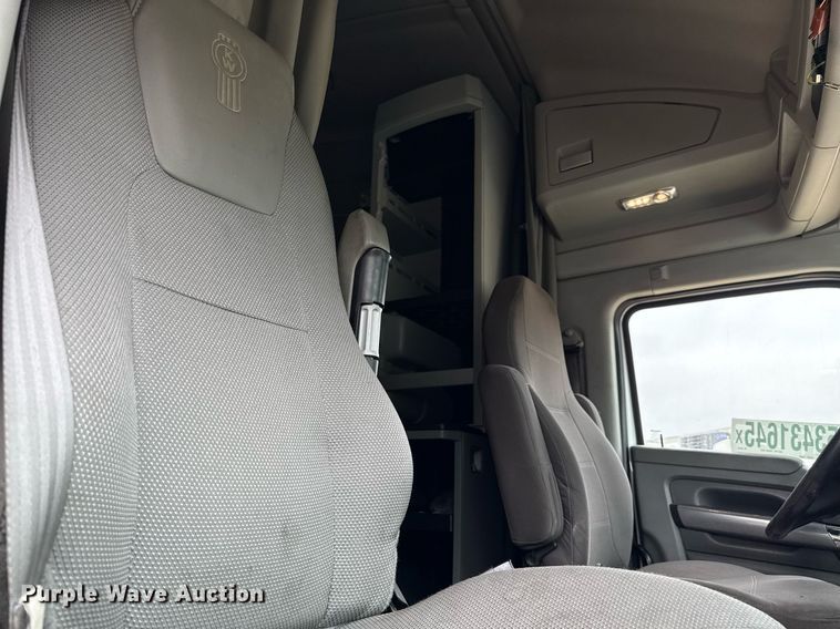 image for item YA0503 2019 Kenworth  T680 semi truck