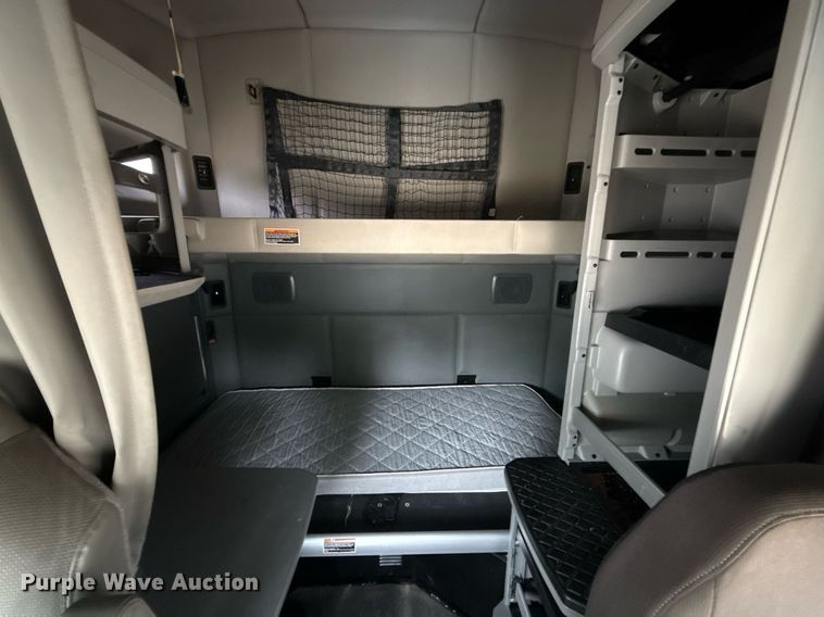 image for item YA0503 2019 Kenworth  T680 semi truck