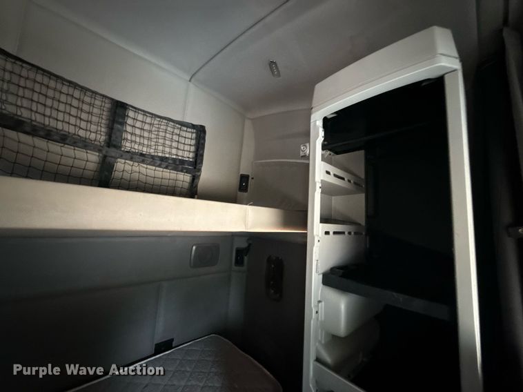 image for item YA0503 2019 Kenworth  T680 semi truck