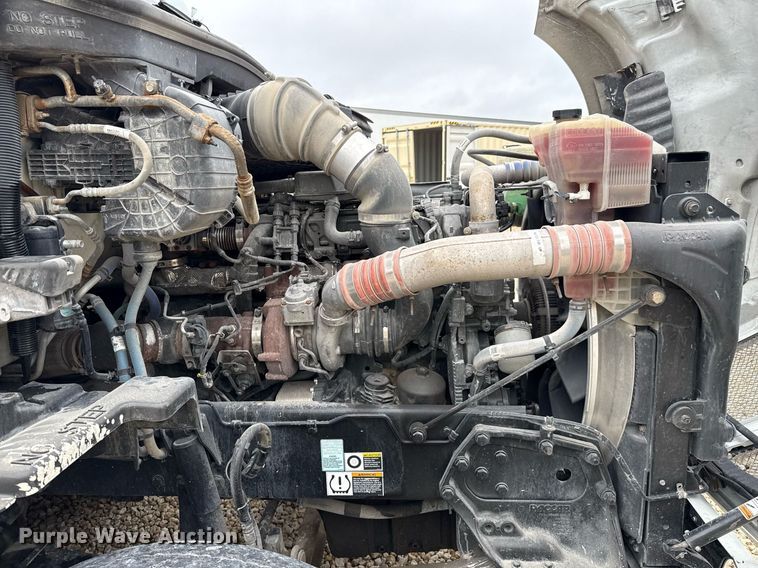 image for item YA0503 2019 Kenworth  T680 semi truck