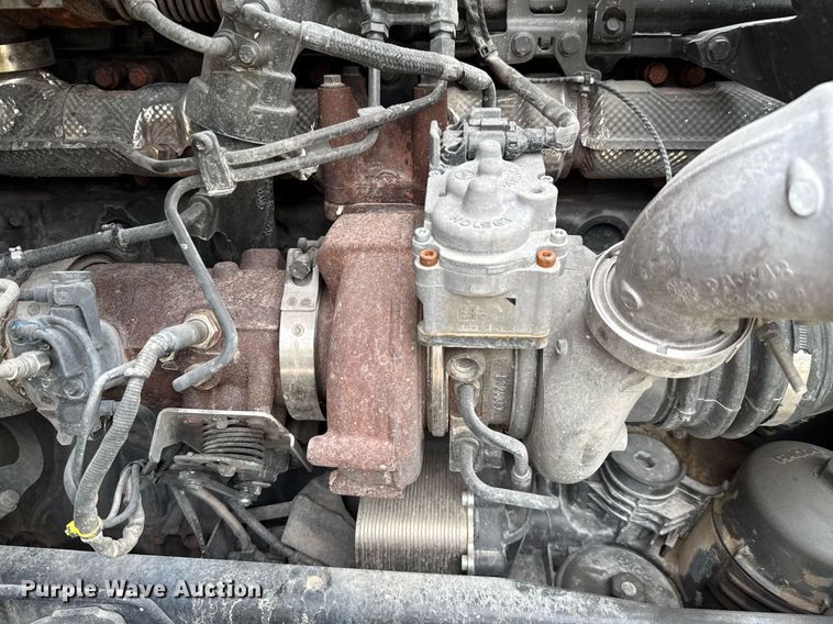 image for item YA0503 2019 Kenworth  T680 semi truck