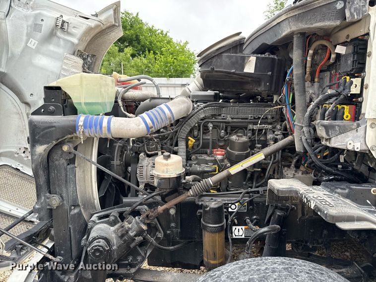 image for item YA0503 2019 Kenworth  T680 semi truck