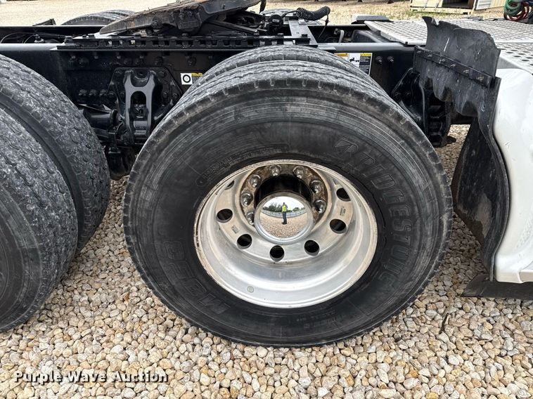 image for item YA0503 2019 Kenworth  T680 semi truck