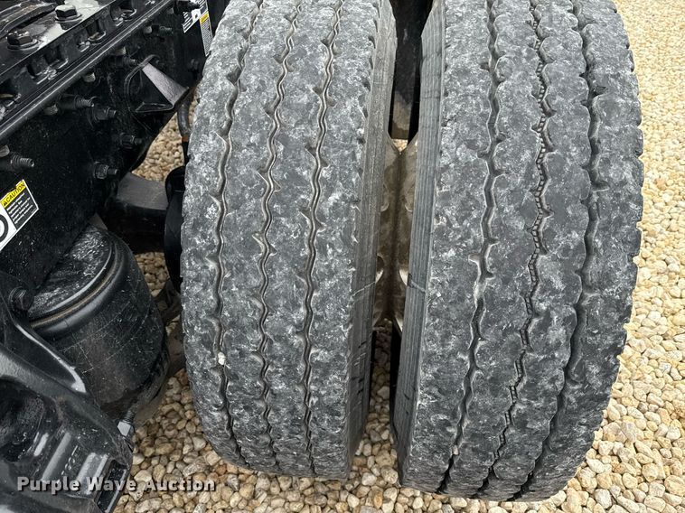 image for item YA0503 2019 Kenworth  T680 semi truck