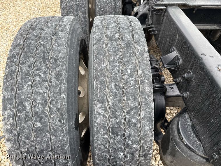 image for item YA0503 2019 Kenworth  T680 semi truck