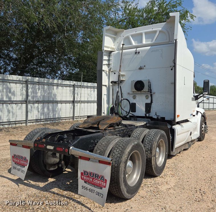 image for item YA0525 2018 Peterbilt 579 semi truck