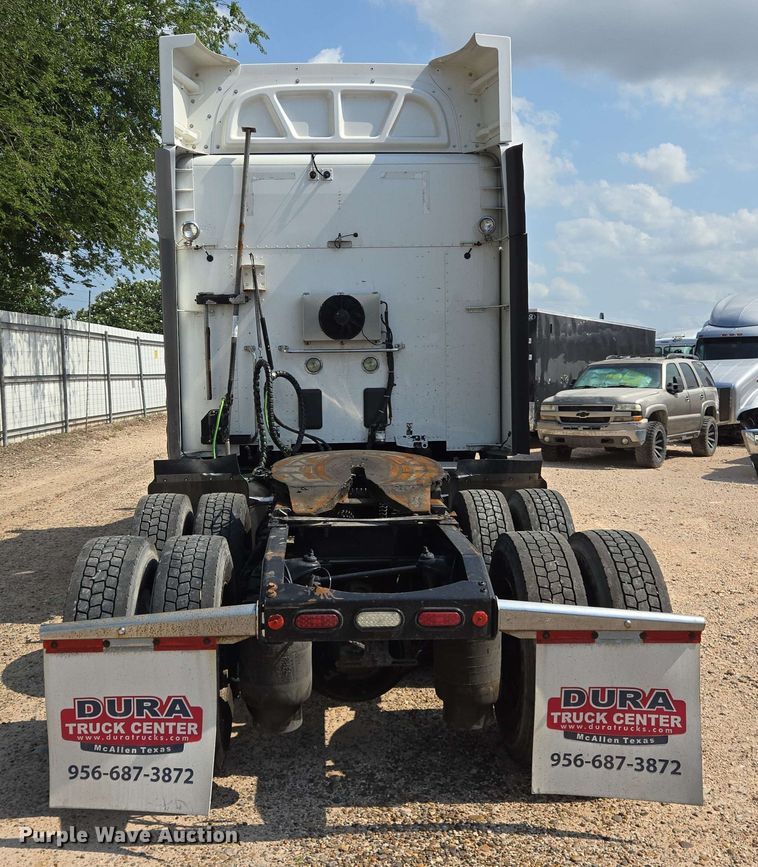 image for item YA0525 2018 Peterbilt 579 semi truck