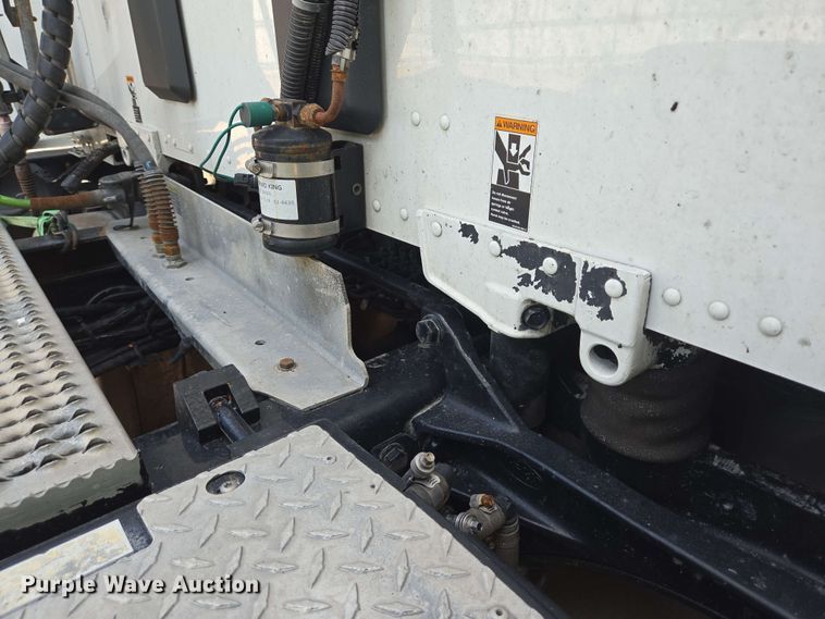 image for item YA0525 2018 Peterbilt 579 semi truck