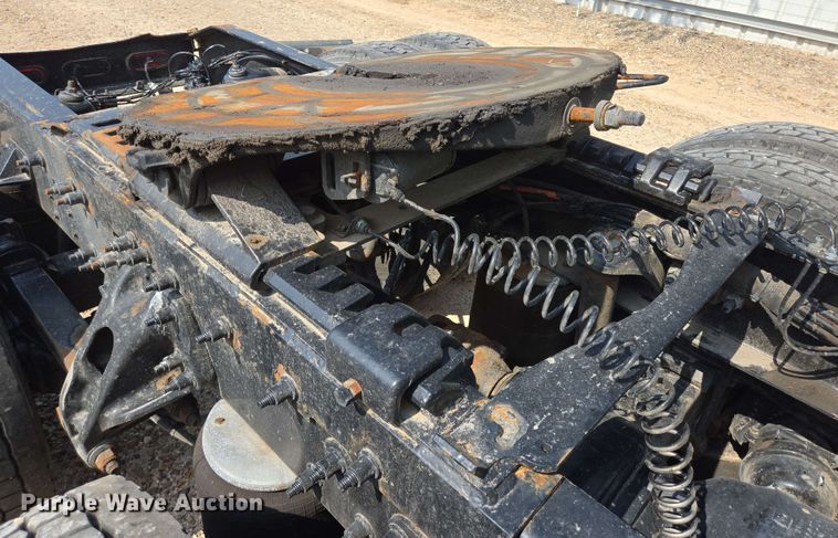 image for item YA0525 2018 Peterbilt 579 semi truck