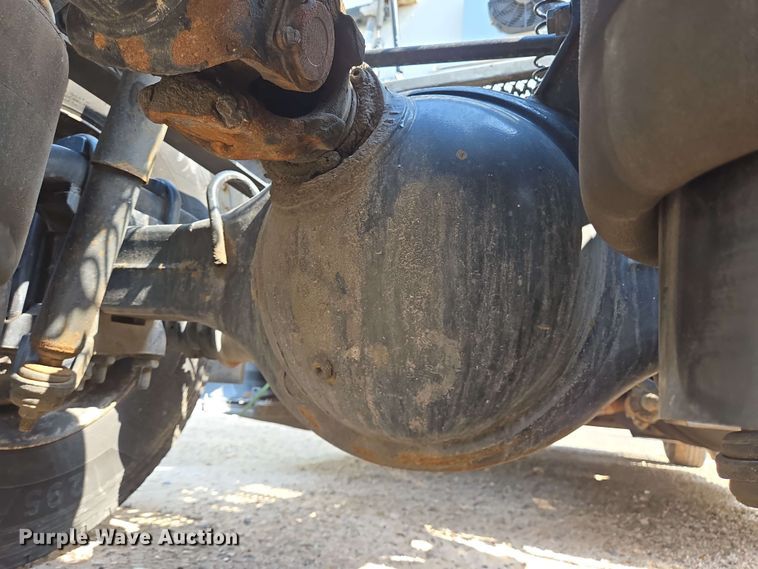 image for item YA0525 2018 Peterbilt 579 semi truck