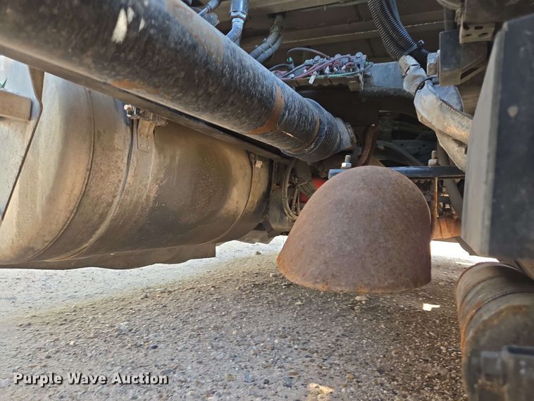 image for item YA0525 2018 Peterbilt 579 semi truck