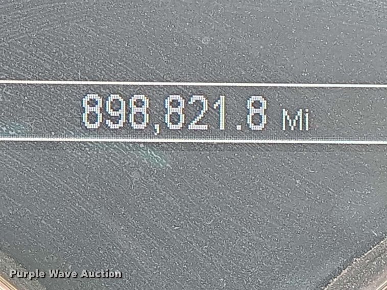 image for item YA0525 2018 Peterbilt 579 semi truck