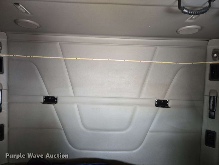 image for item YA0525 2018 Peterbilt 579 semi truck