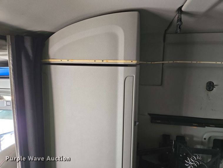 image for item YA0525 2018 Peterbilt 579 semi truck