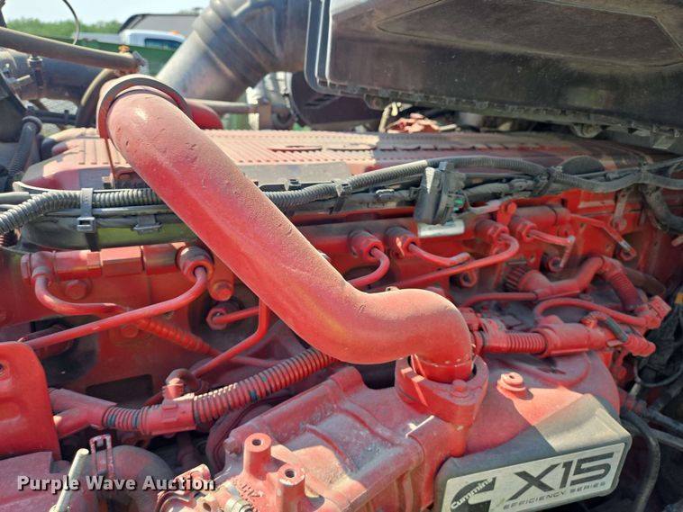 image for item YA0525 2018 Peterbilt 579 semi truck