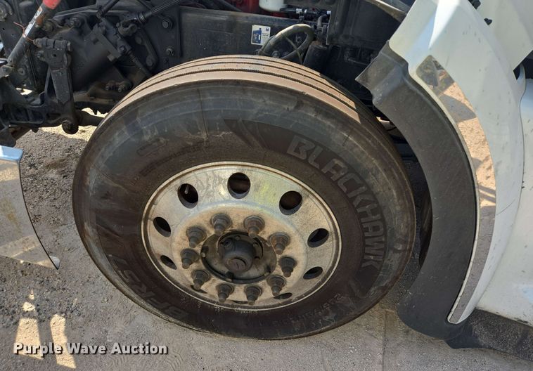 image for item YA0525 2018 Peterbilt 579 semi truck