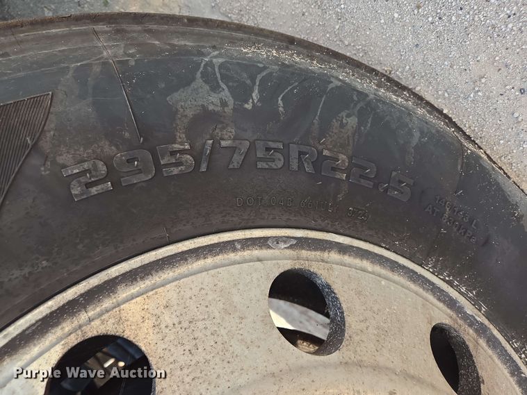 image for item YA0525 2018 Peterbilt 579 semi truck