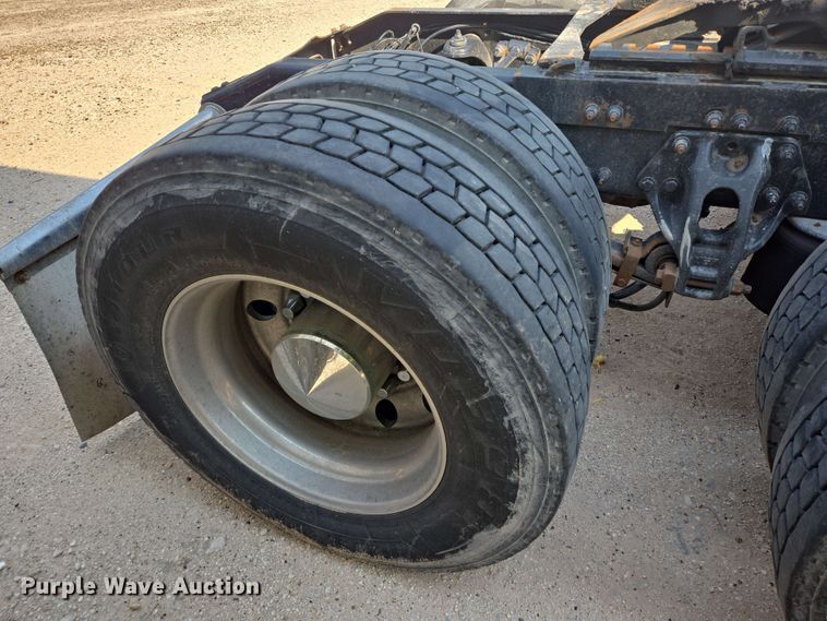 image for item YA0525 2018 Peterbilt 579 semi truck