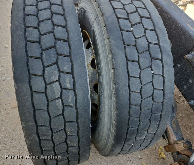 image for item YA0525 2018 Peterbilt 579 semi truck