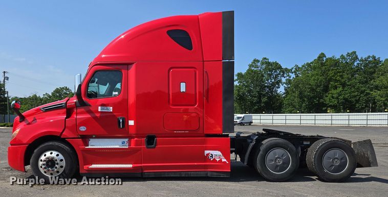 image for item YA0531 2018 Freightliner Cascadia 126 semi truck