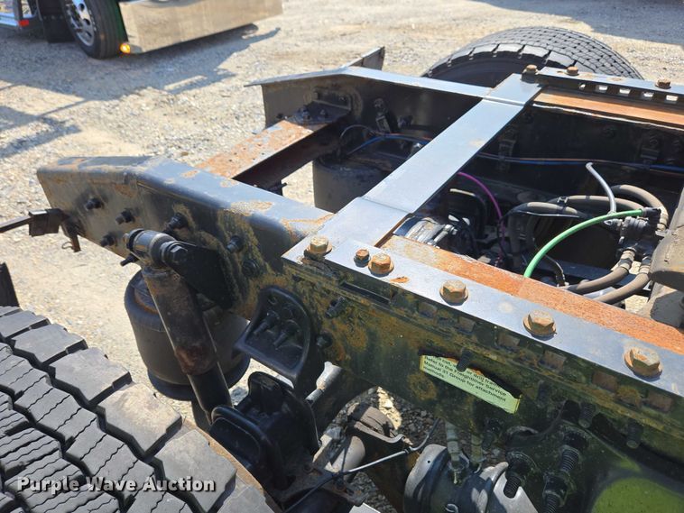 image for item YA0531 2018 Freightliner Cascadia 126 semi truck