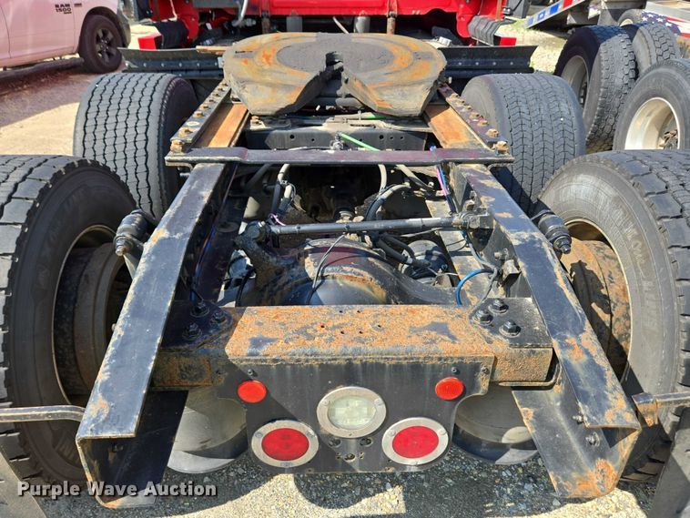 image for item YA0531 2018 Freightliner Cascadia 126 semi truck