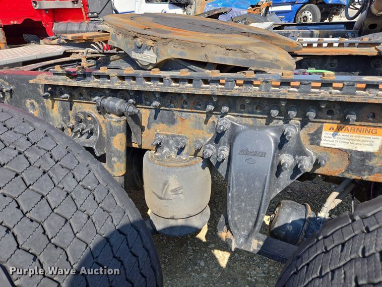 image for item YA0531 2018 Freightliner Cascadia 126 semi truck