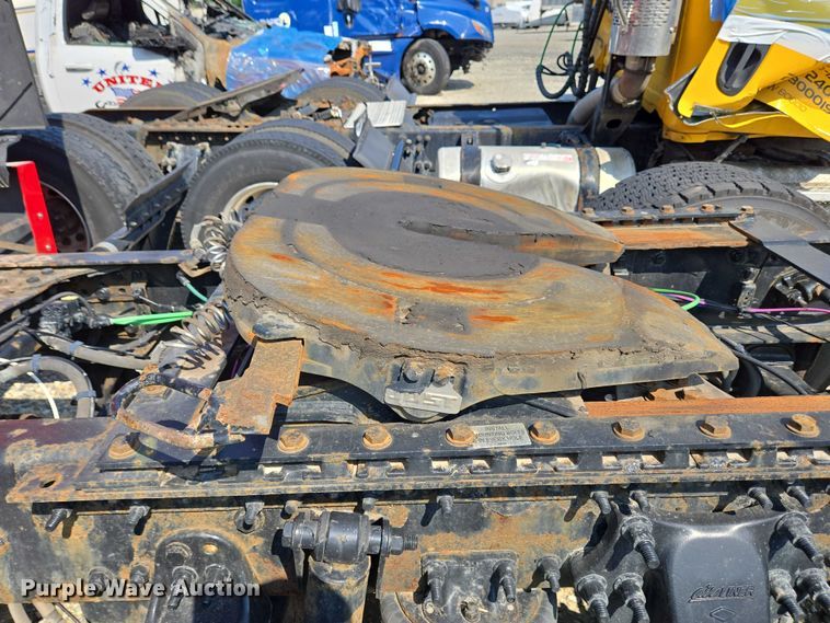 image for item YA0531 2018 Freightliner Cascadia 126 semi truck