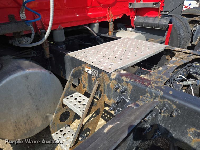 image for item YA0531 2018 Freightliner Cascadia 126 semi truck