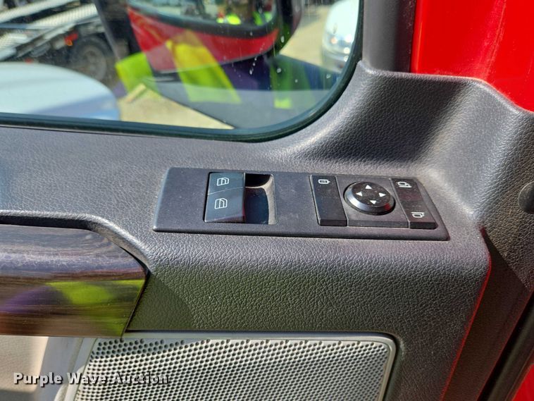 image for item YA0531 2018 Freightliner Cascadia 126 semi truck