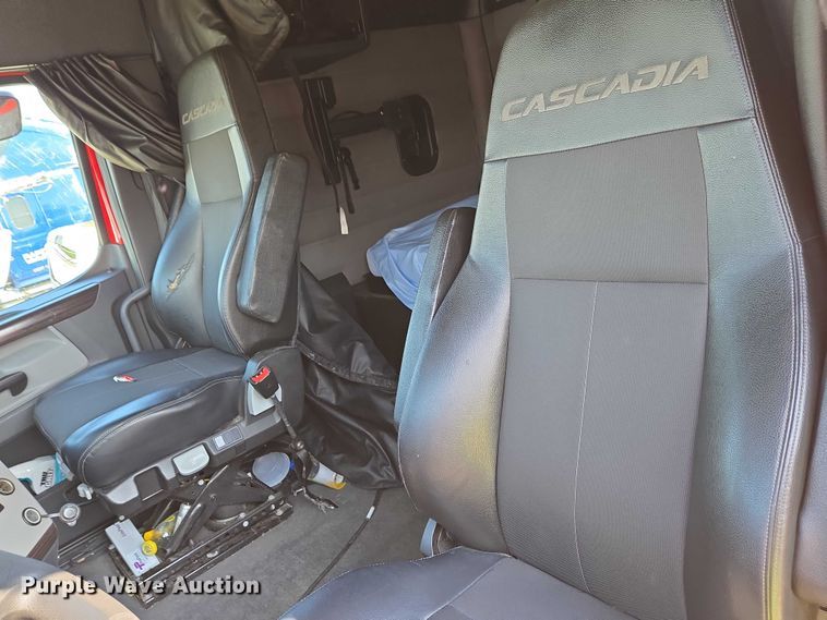 image for item YA0531 2018 Freightliner Cascadia 126 semi truck