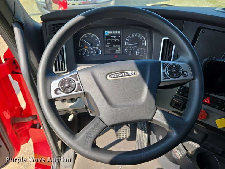 image for item YA0531 2018 Freightliner Cascadia 126 semi truck