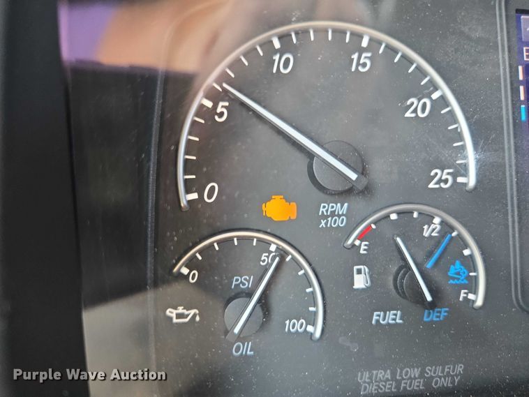 image for item YA0531 2018 Freightliner Cascadia 126 semi truck