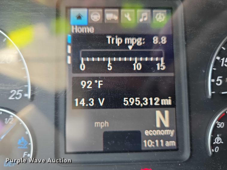 image for item YA0531 2018 Freightliner Cascadia 126 semi truck