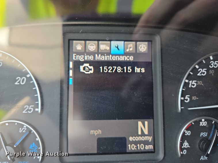 image for item YA0531 2018 Freightliner Cascadia 126 semi truck