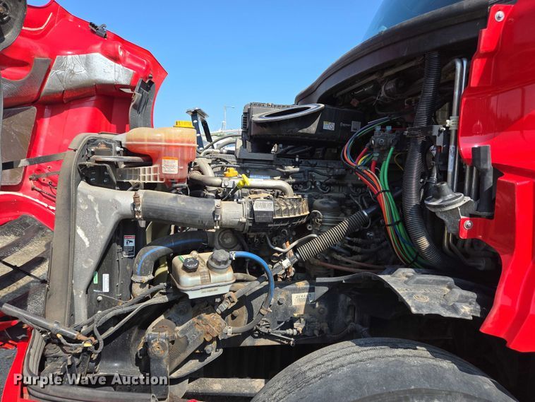 image for item YA0531 2018 Freightliner Cascadia 126 semi truck