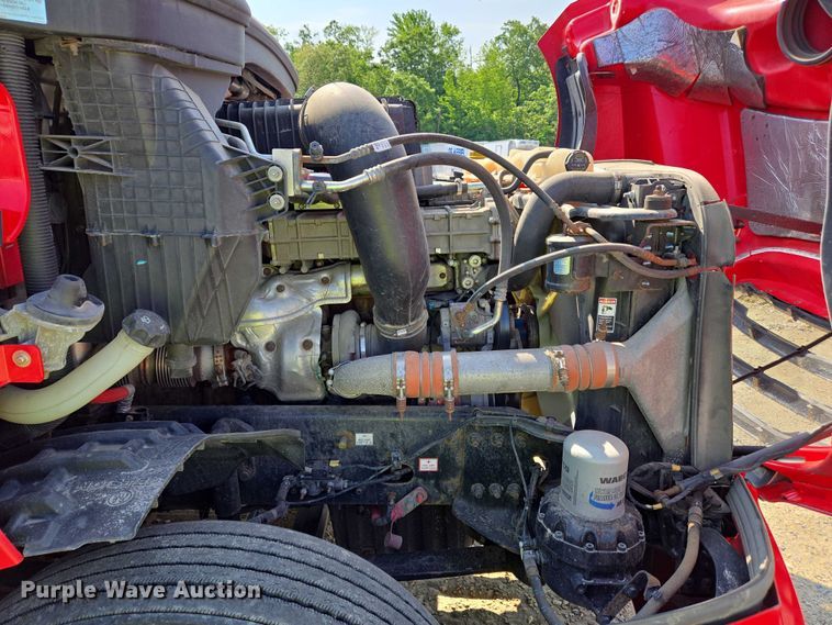 image for item YA0531 2018 Freightliner Cascadia 126 semi truck