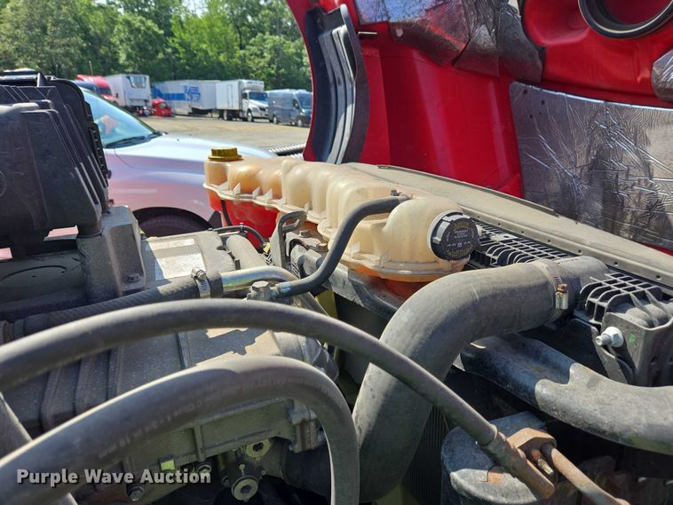 image for item YA0531 2018 Freightliner Cascadia 126 semi truck