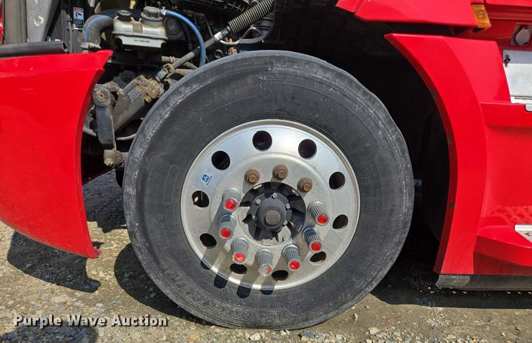 image for item YA0531 2018 Freightliner Cascadia 126 semi truck