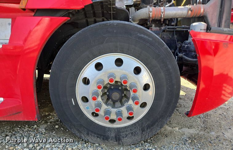 image for item YA0531 2018 Freightliner Cascadia 126 semi truck