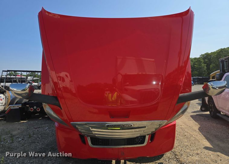 image for item YA0531 2018 Freightliner Cascadia 126 semi truck