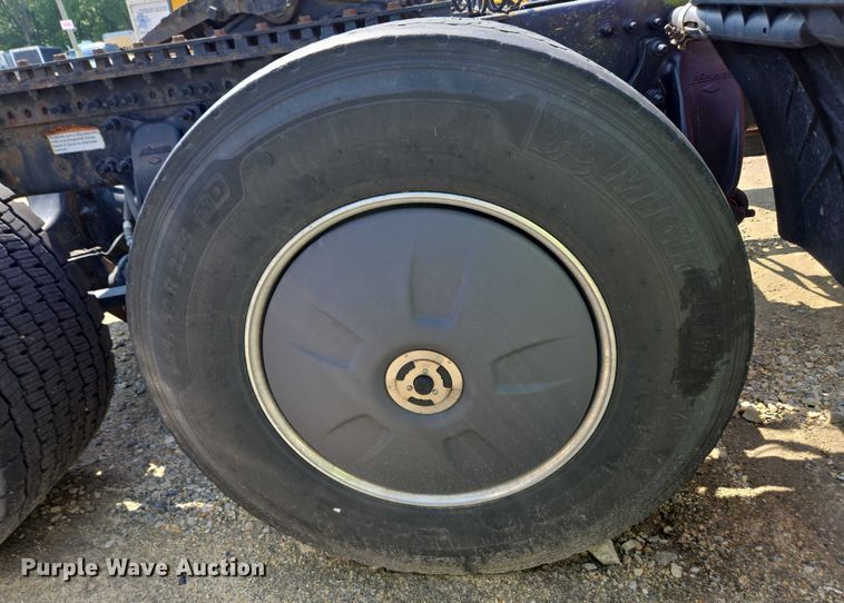 image for item YA0531 2018 Freightliner Cascadia 126 semi truck