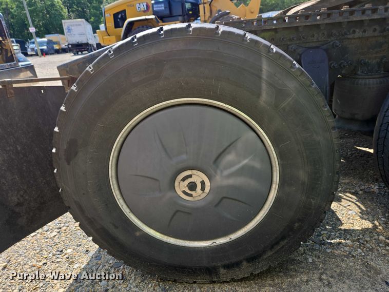 image for item YA0531 2018 Freightliner Cascadia 126 semi truck