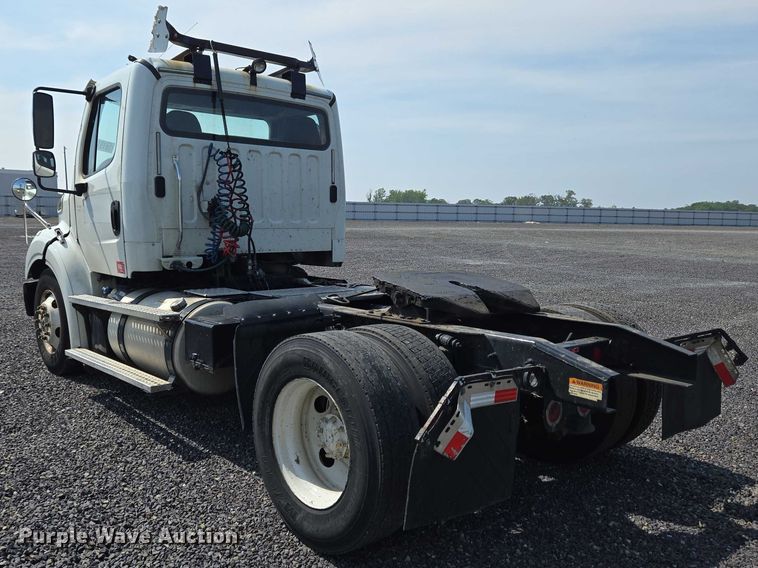 image for item YA0557 2015 Freightliner Business Class M2 semi truck