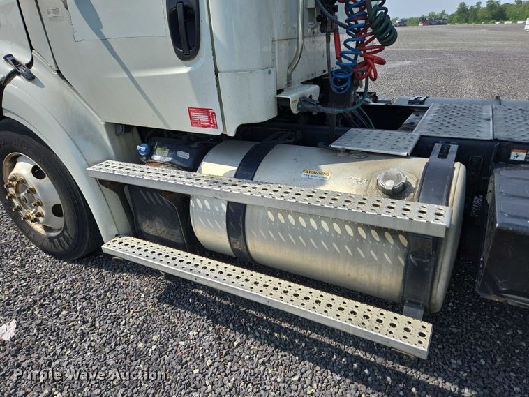 image for item YA0557 2015 Freightliner Business Class M2 semi truck