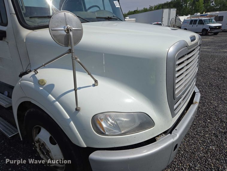image for item YA0557 2015 Freightliner Business Class M2 semi truck