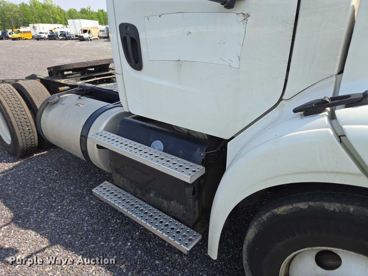 image for item YA0557 2015 Freightliner Business Class M2 semi truck