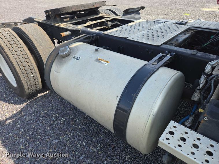 image for item YA0557 2015 Freightliner Business Class M2 semi truck