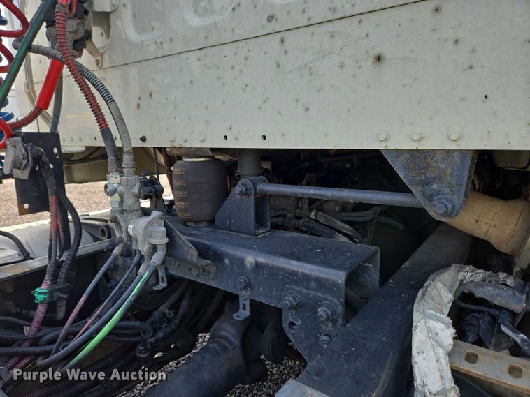 image for item YA0557 2015 Freightliner Business Class M2 semi truck